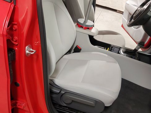 Used 2025 Hyundai Kona SEL AWD/4WD image 28