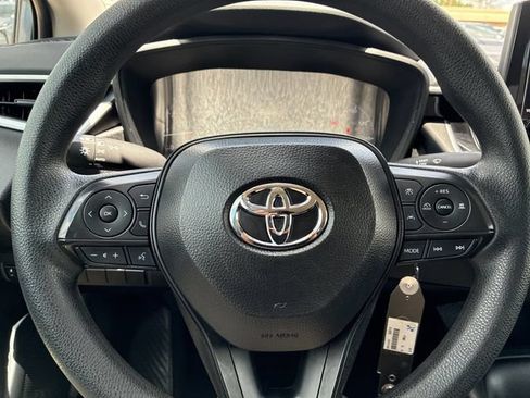 Certified 2025 Toyota Corolla LE FWD image 22