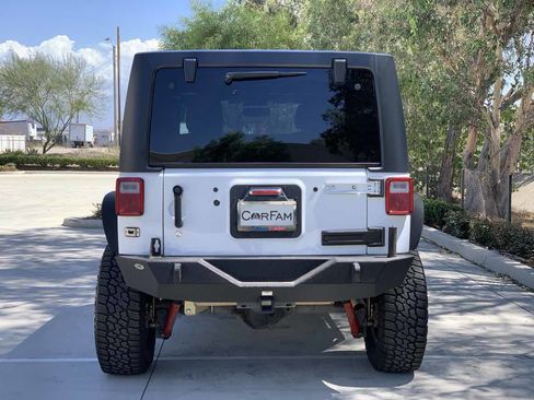Used 2018 Jeep Wrangler Unlimited Sahara image 5
