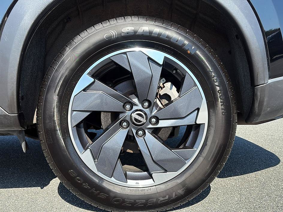 Certified 2025 Nissan Rogue SV AWD/4WD image 10