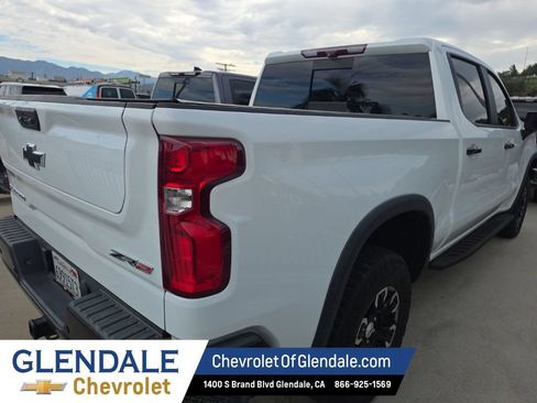 Used 2023 Chevrolet Silverado 1500 ZR2 w/ Technology Package AWD/4WD image 5