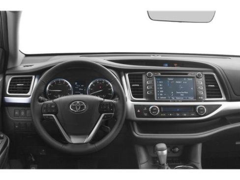 Certified 2019 Toyota Highlander XLE AWD/4WD image 10