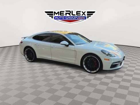 Used 2018 Porsche Panamera RWD image 9