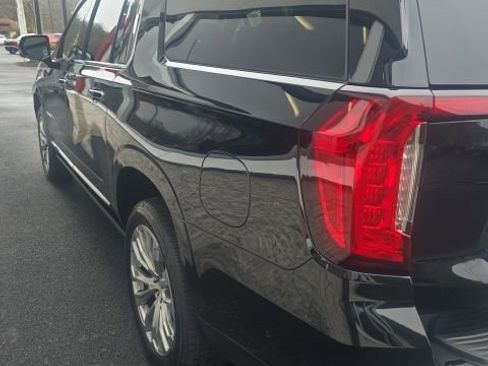 Used 2024 GMC Yukon XL Denali w/ Advanced Technology Package image 9