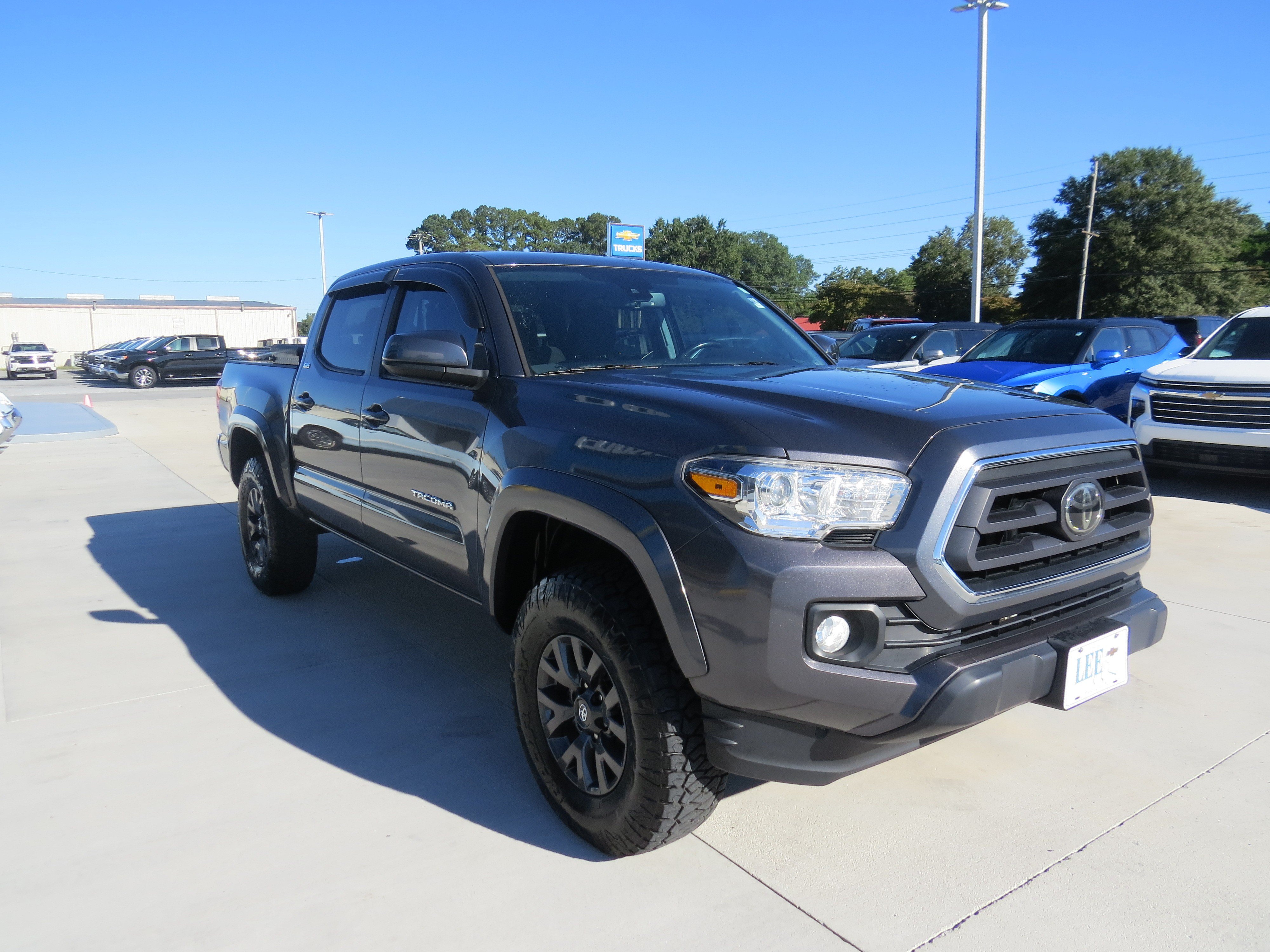 Used 2021 Toyota Tacoma SR5 AWD/4WD image 3