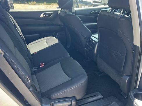 Used 2018 Nissan Pathfinder SV AWD/4WD image 15