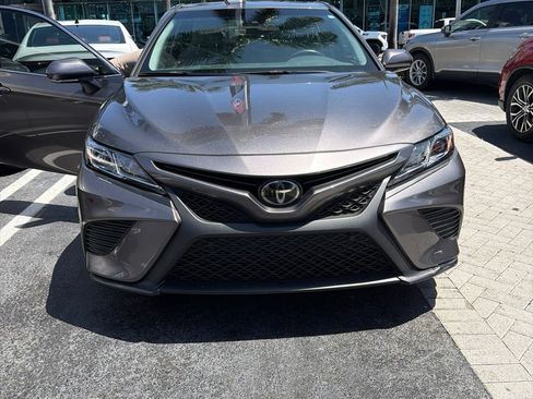 Used 2018 Toyota Camry SE w/ Moonroof Package FWD image 2