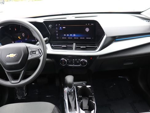 Used 2026 Chevrolet Trax LT FWD image 15