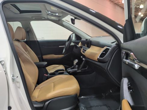 Used 2024 Kia Seltos EX AWD/4WD image 9