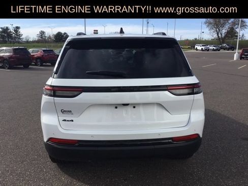 Used 2025 Jeep Grand Cherokee Altitude AWD/4WD image 8