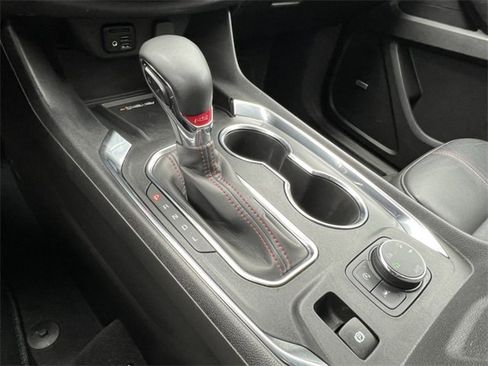 Used 2023 Chevrolet Traverse RS image 32