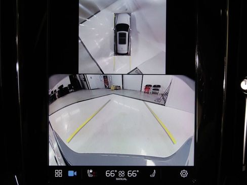 Used 2025 Volvo V60 B5 Cross Country Plus image 12