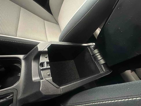 Used 2016 Toyota RAV4 XLE image 40