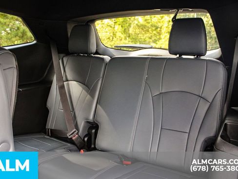 Used 2024 Buick Enclave Premium image 18