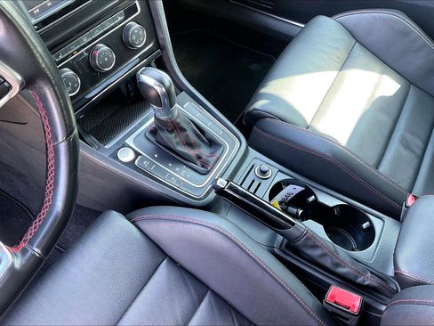 Used 2017 Volkswagen GTI Sport image 18