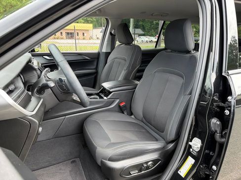 Used 2023 Jeep Grand Cherokee L Laredo w/ Luxury Tech Group I AWD/4WD image 18