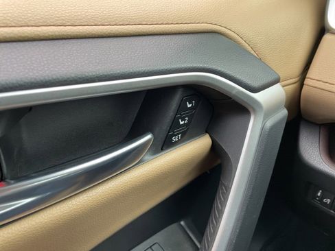 Used 2021 Toyota RAV4 Limited image 19