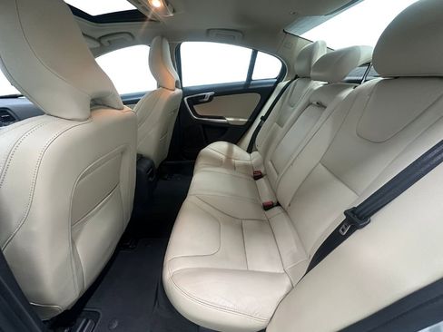 Used 2017 Volvo S60 T5 Dynamic image 12