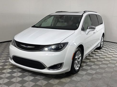 Used 2020 Chrysler Pacifica Limited FWD image 9