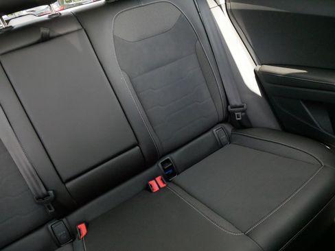 Certified 2025 Volkswagen Taos SE AWD/4WD image 14