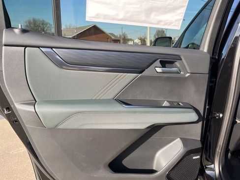 New 2026 GMC Acadia AT4 w/ Luxury Package image 24