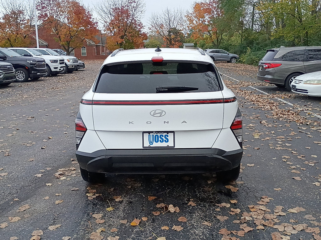 Used 2025 Hyundai Kona SEL FWD image 4