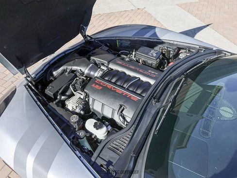 Used 2010 Chevrolet Corvette Coupe w/ 1LT image 16