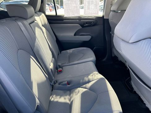 Used 2022 Toyota Highlander L image 13