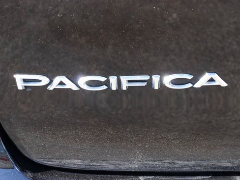 Used 2024 Chrysler Pacifica Touring-L FWD image 66