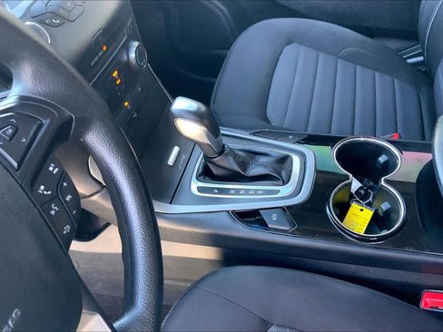 Used 2016 Ford Edge SE FWD image 17