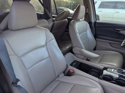 Used 2020 Honda Pilot Touring image 8