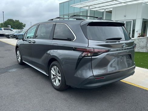 Used 2025 Toyota Sienna XLE w/ XLE Plus Package AWD/4WD image 7