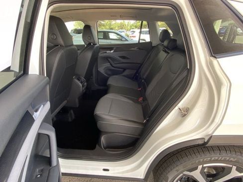 New 2026 Volkswagen Tiguan SE FWD image 31