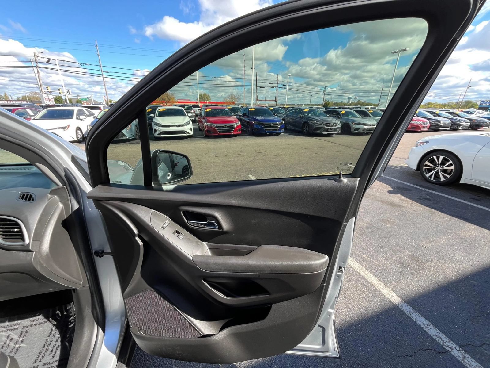 Used 2018 Chevrolet Trax LT w/ LT Convenience Package AWD/4WD image 41