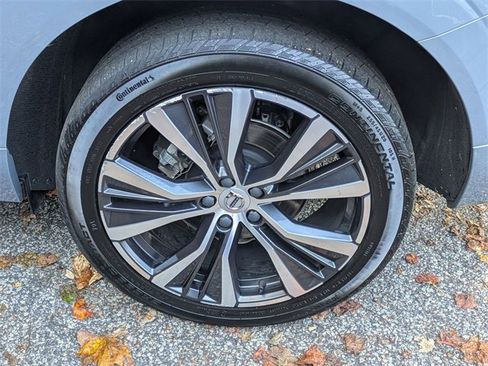 Certified 2022 Volvo XC60 B5 Momentum w/ Advanced Package image 31