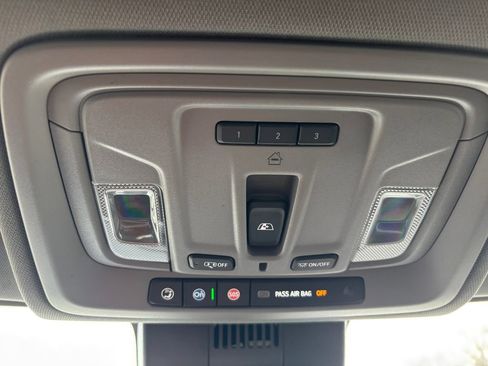 Used 2025 Chevrolet Silverado 1500 LT w/ Leather Package image 39