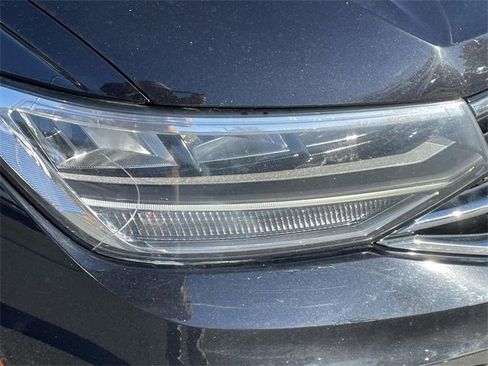 Used 2022 Volkswagen Tiguan SE image 11