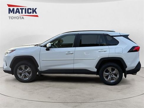 Used 2022 Toyota RAV4 XLE image 4