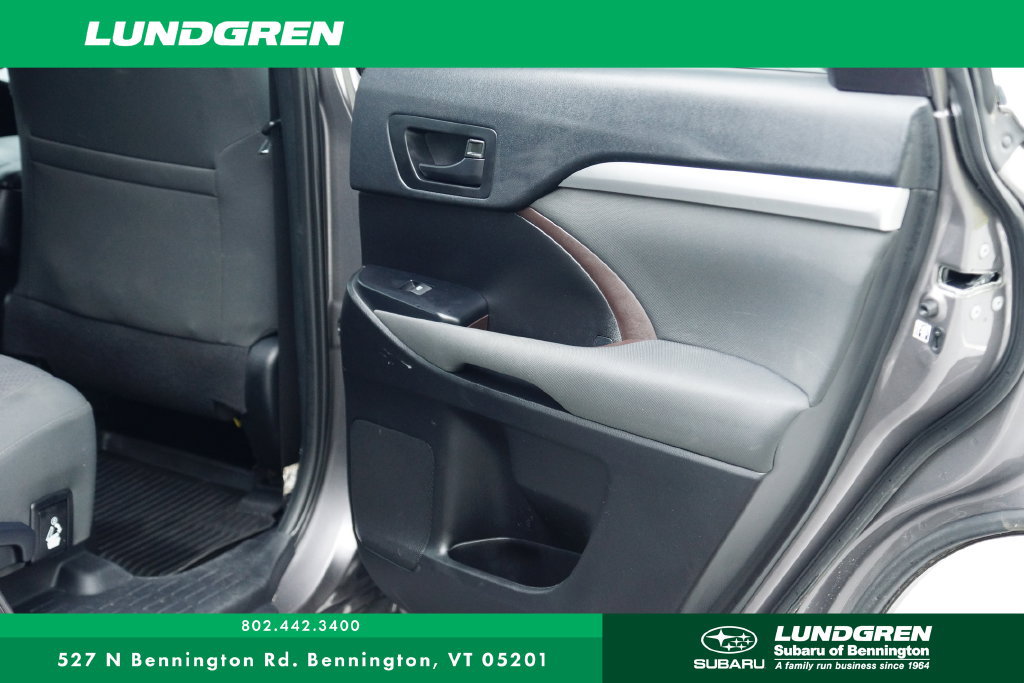 Used 2019 Toyota Highlander LE AWD/4WD image 25