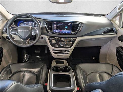 Used 2022 Chrysler Pacifica Touring-L FWD image 15