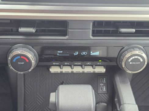 Certified 2025 Toyota 4Runner SR5 AWD/4WD image 30