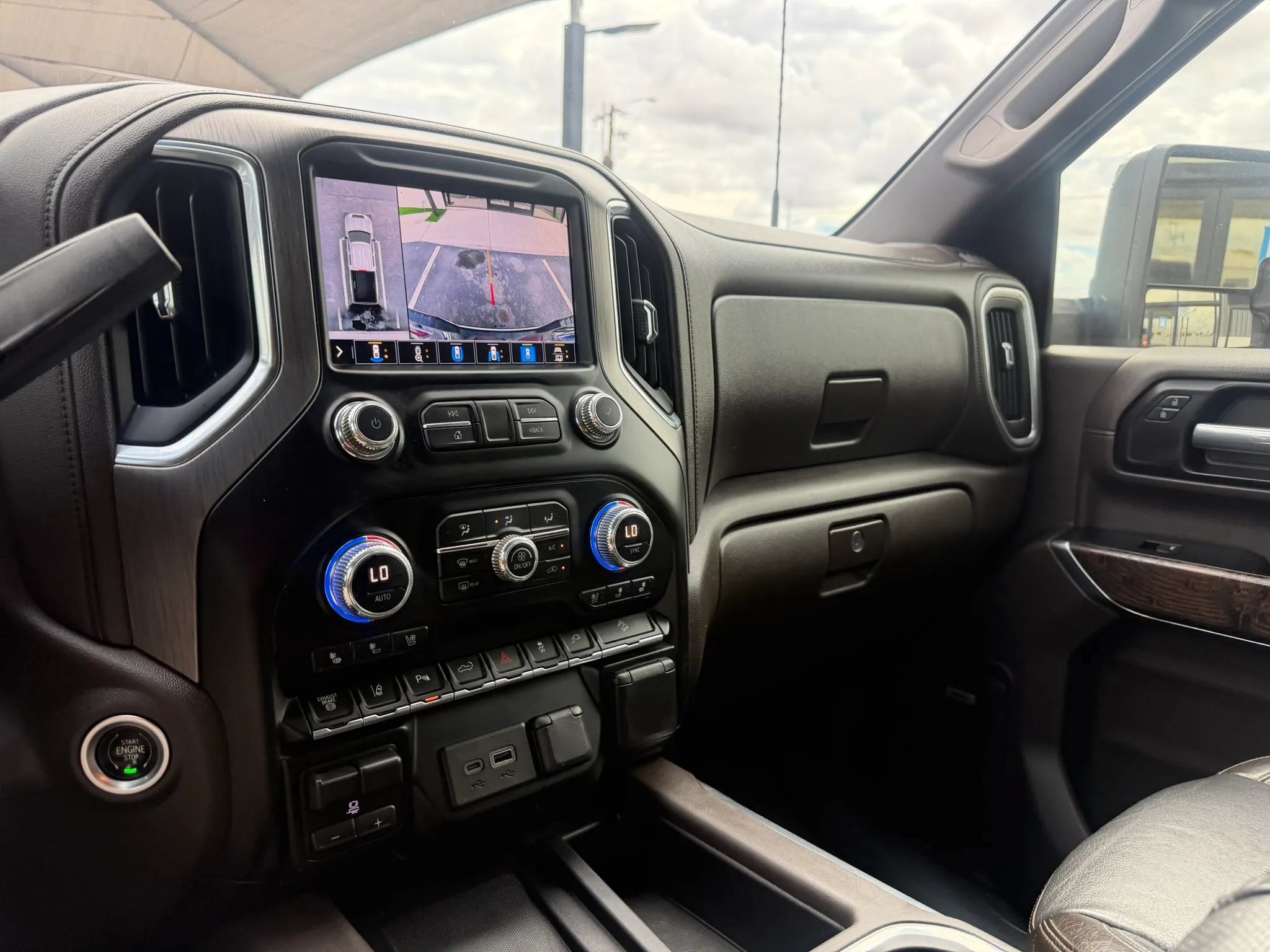 Used 2020 GMC Sierra 2500 Denali w/ Denali Ultimate Package AWD/4WD image 28