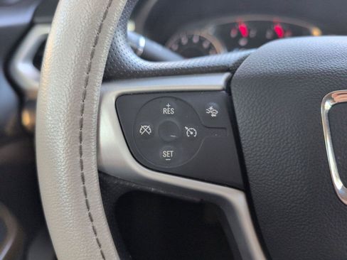 Used 2023 GMC Acadia SLE w/ Driver Convenience Package image 7