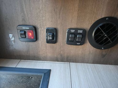Used 2017 Ford E-450 and Econoline 450 Super Duty w/ Motorhome Prep Package RWD image 36