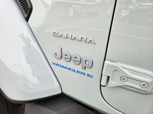 Used 2023 Jeep Wrangler Unlimited Sahara w/ Cold Weather Group AWD/4WD image 12