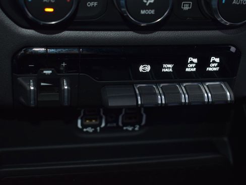 Used 2022 RAM 2500 Big Horn w/ Level C Equiment Group image 29