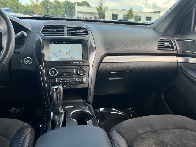 Used 2018 Ford Explorer XLT w/ Equipment Group 202A AWD/4WD image 13