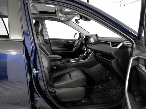 Used 2021 Toyota RAV4 XLE Premium image 40