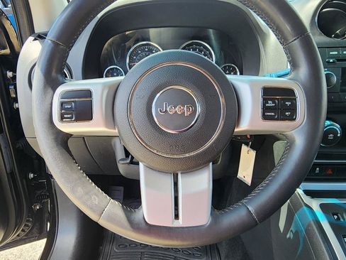 Used 2015 Jeep Compass Latitude FWD image 17