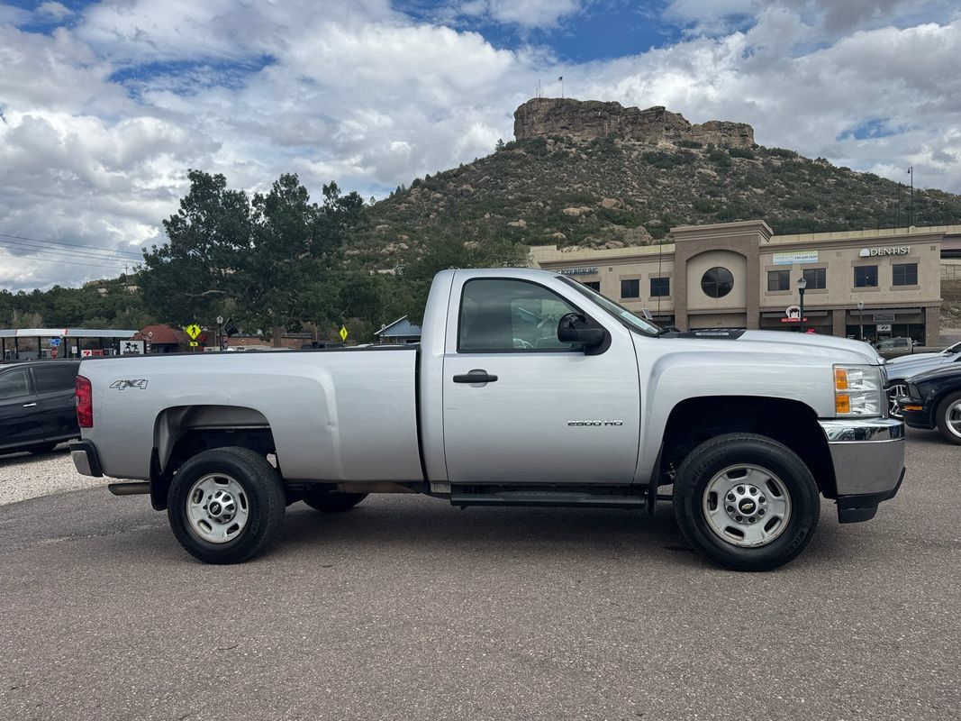 Used 2013 Chevrolet Silverado 2500 W/T AWD/4WD image 2